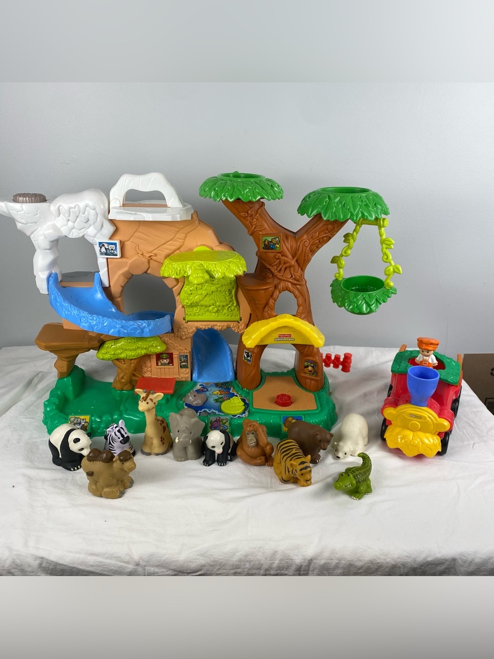Fisher-Price Little People Animal Treehouse Playset + 11 Animals